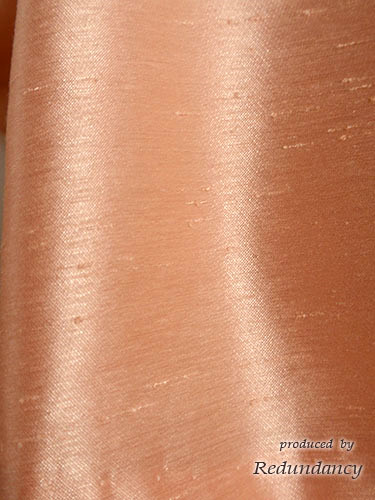 ビンクのフィッシュテールサテンドレス