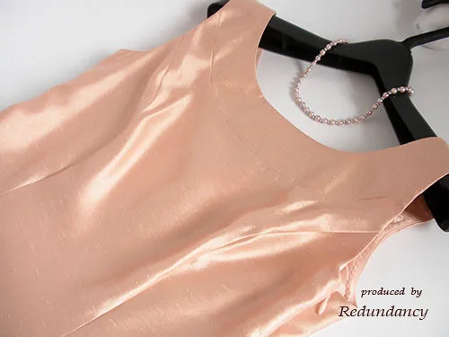 ビンクのフィッシュテールサテンドレス