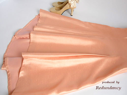 ビンクのフィッシュテールサテンドレス