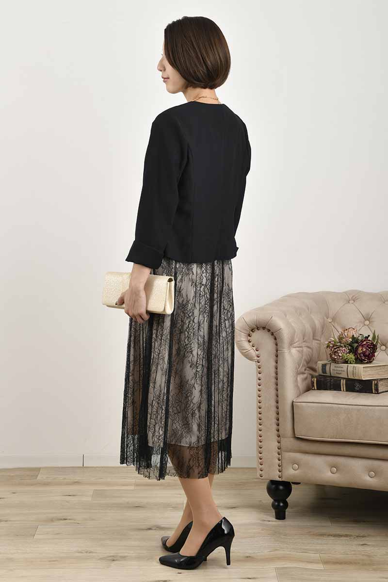 ブラックのレースプリーツVネックドレス