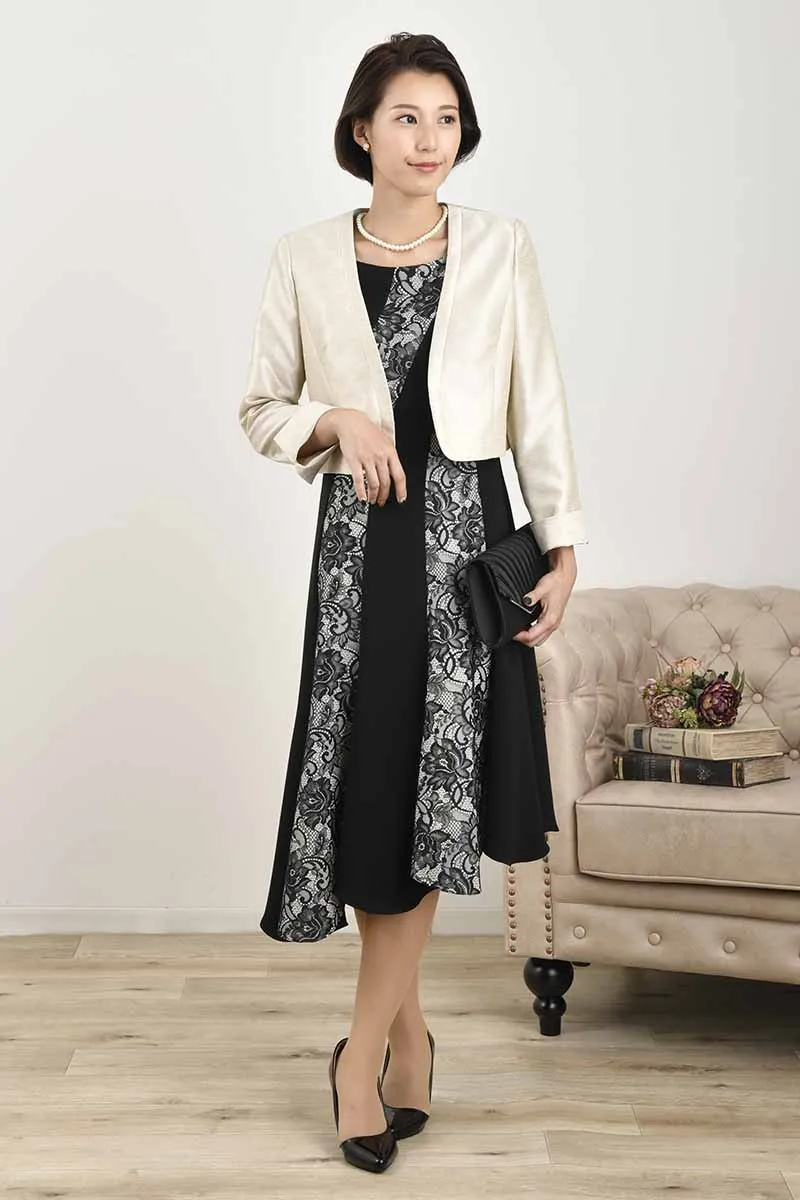 ブラックのレース切替ミディドレス