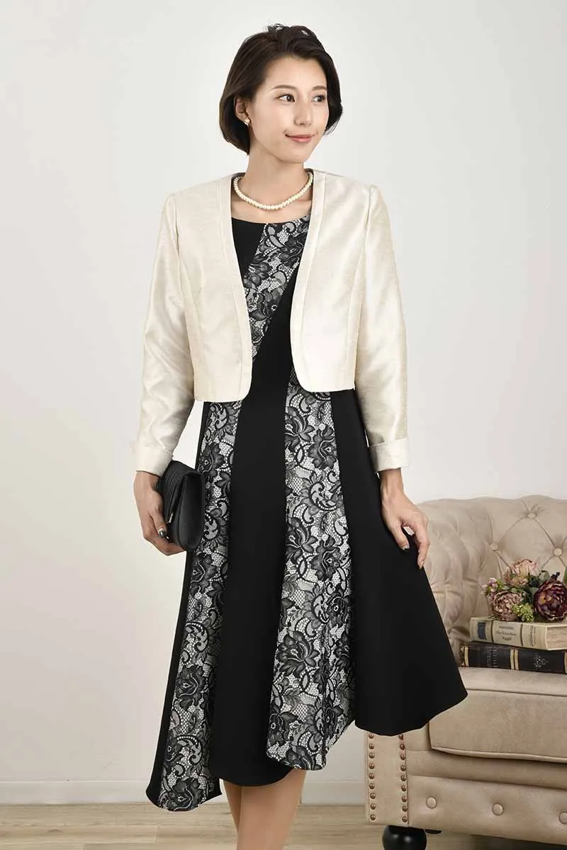 ブラックのレース切替ミディドレス