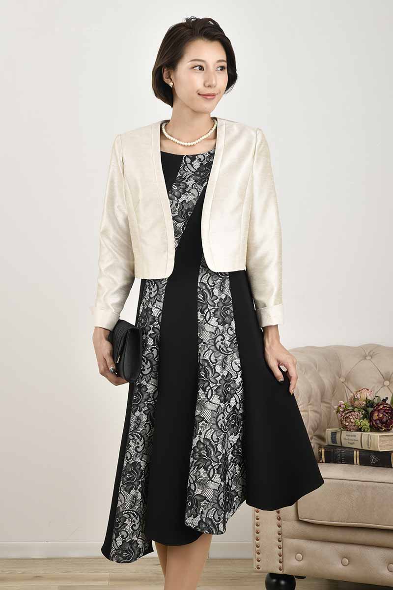 ブラックのレース切替ミディドレス