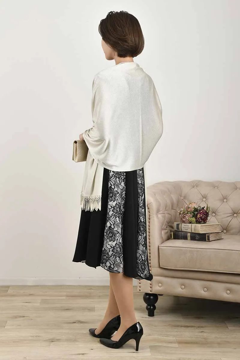 ブラックのレース切替ミディドレス