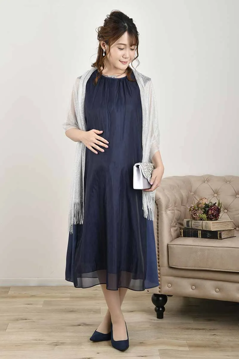 ネイビーのサイド切替えシフォンドレス
