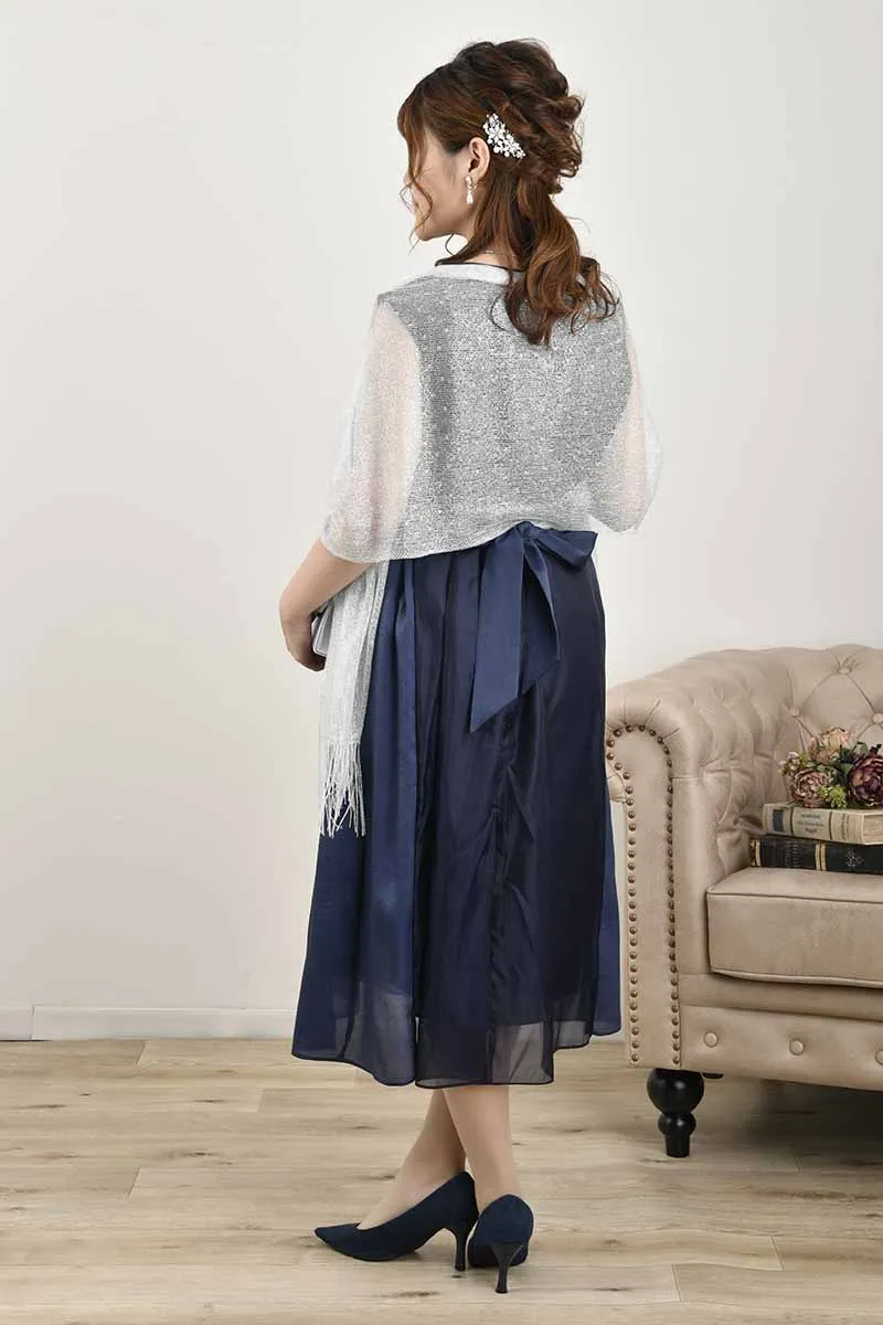 ネイビーのサイド切替えシフォンドレス