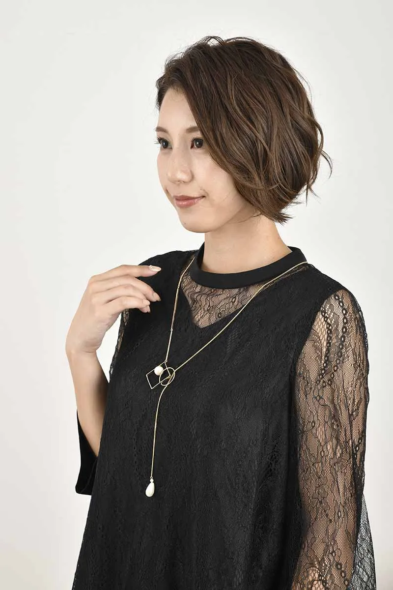 ブラックのシアーレースAラインドレス