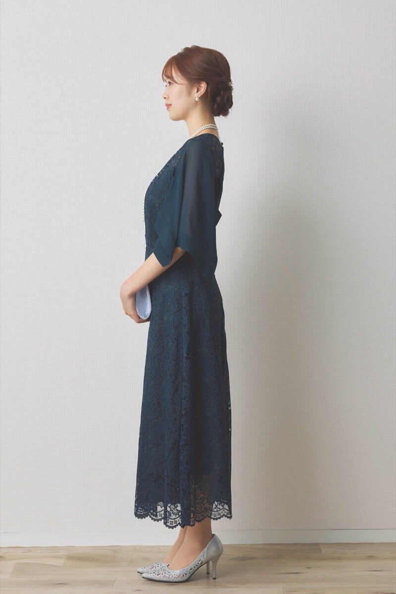 グリーンのスクエアスリーブフラワーレースドレス