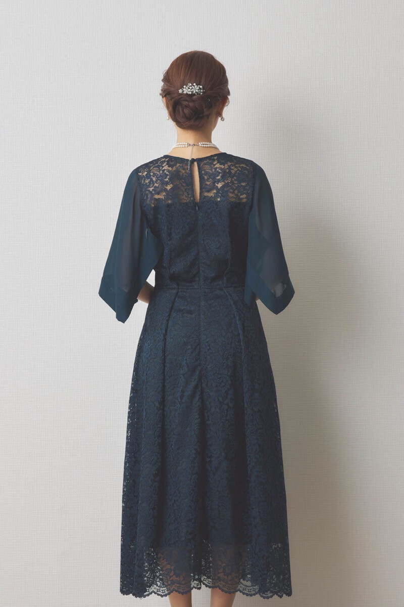 グリーンのスクエアスリーブフラワーレースドレス