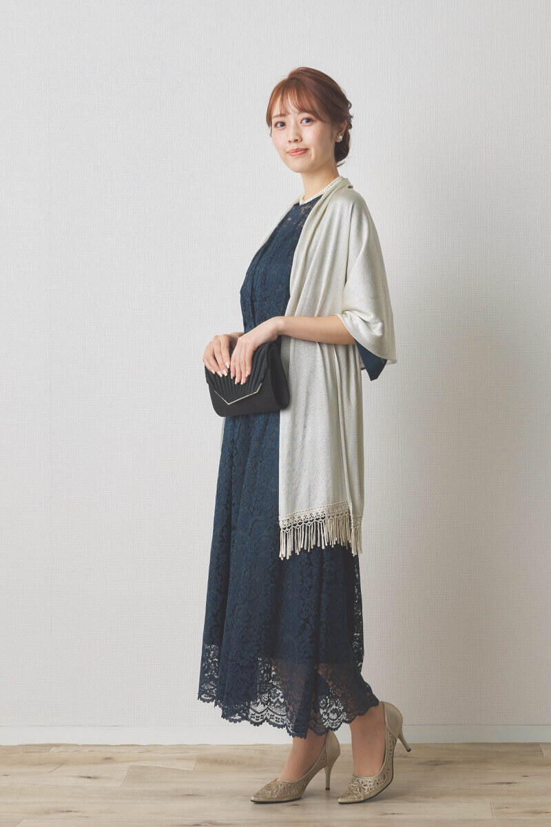 グリーンのスクエアスリーブフラワーレースドレス