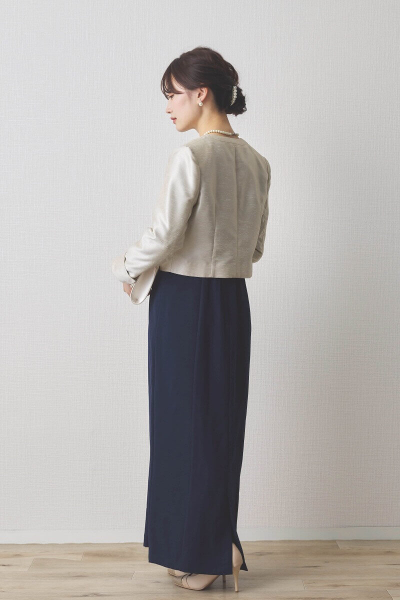 ネイビーのレースブラウス付きタイトラインドレス