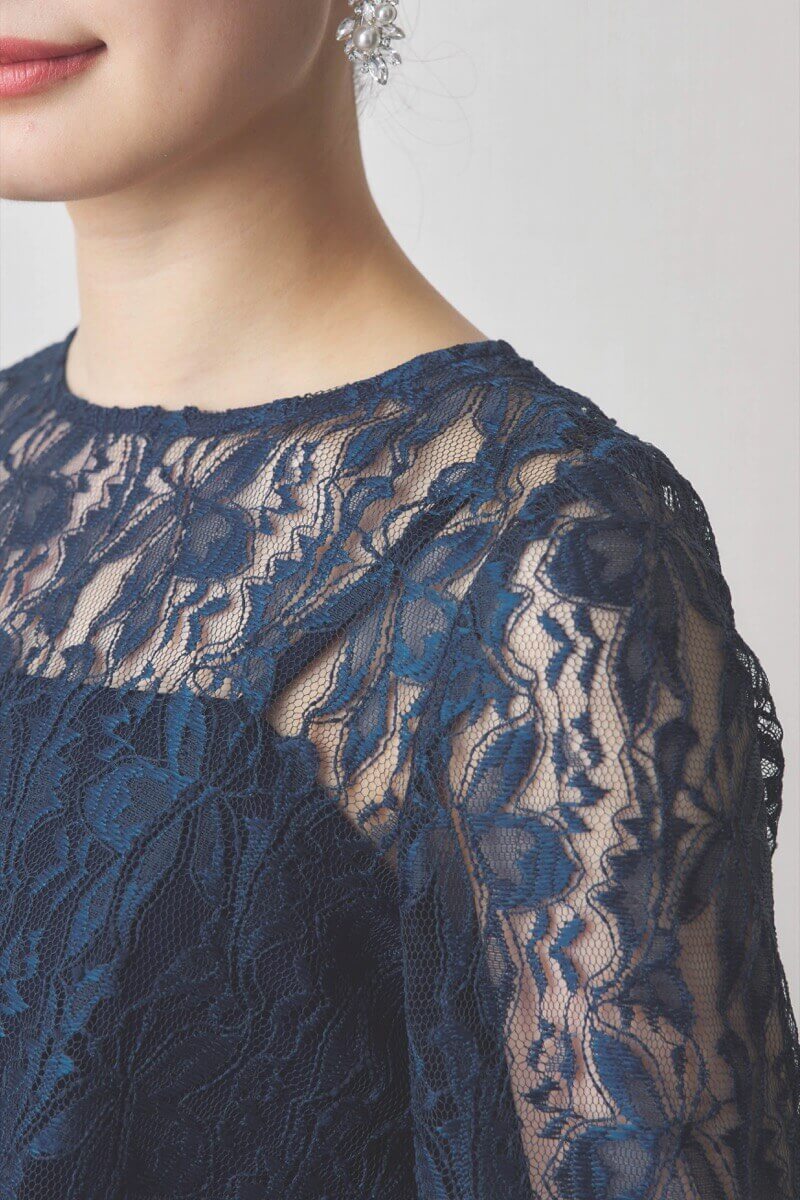 ネイビーのレースブラウス付きタイトラインドレス