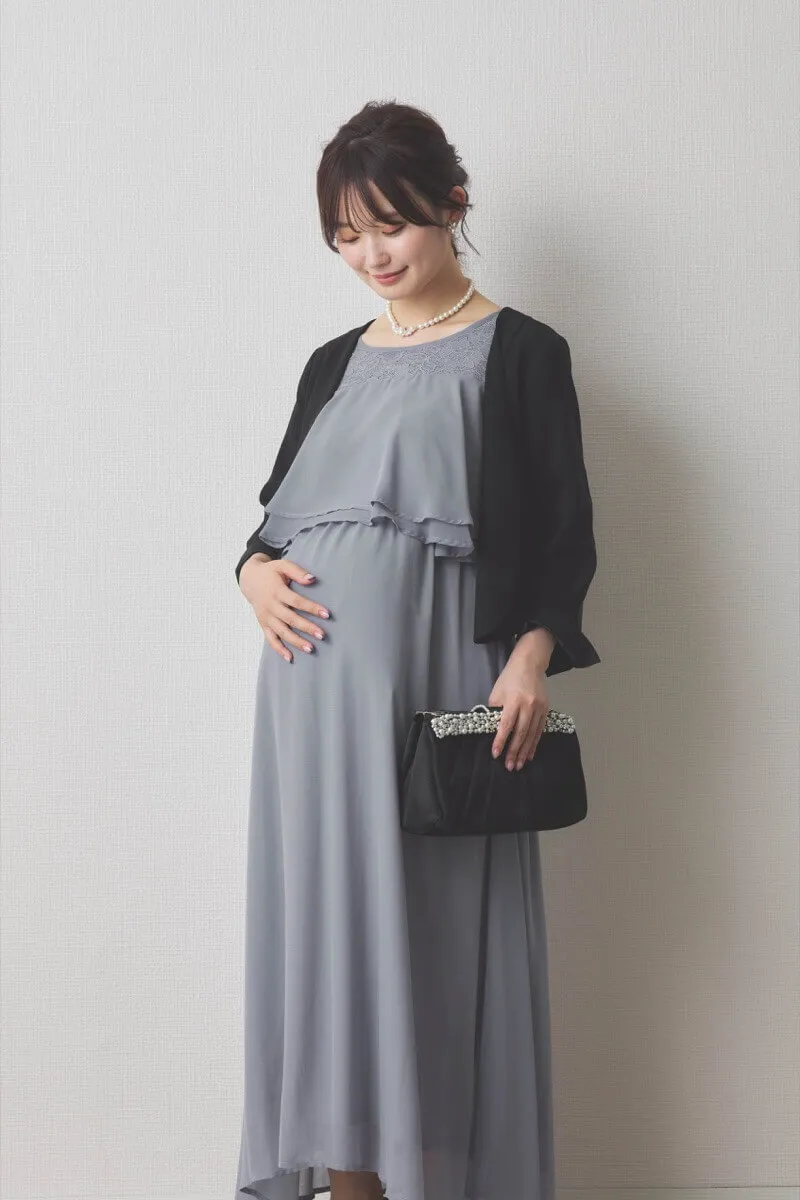 ライトグレーの授乳口付スリットスリーブドレス