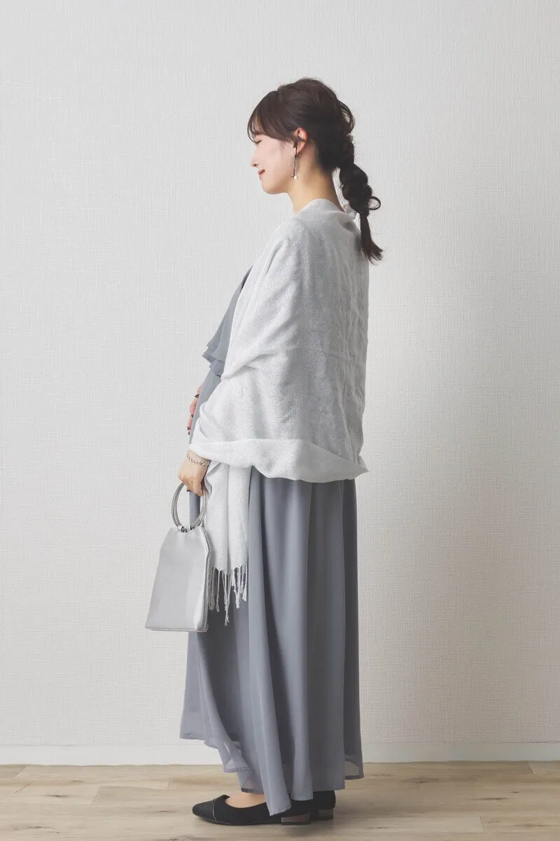 ライトグレーの授乳口付スリットスリーブドレス