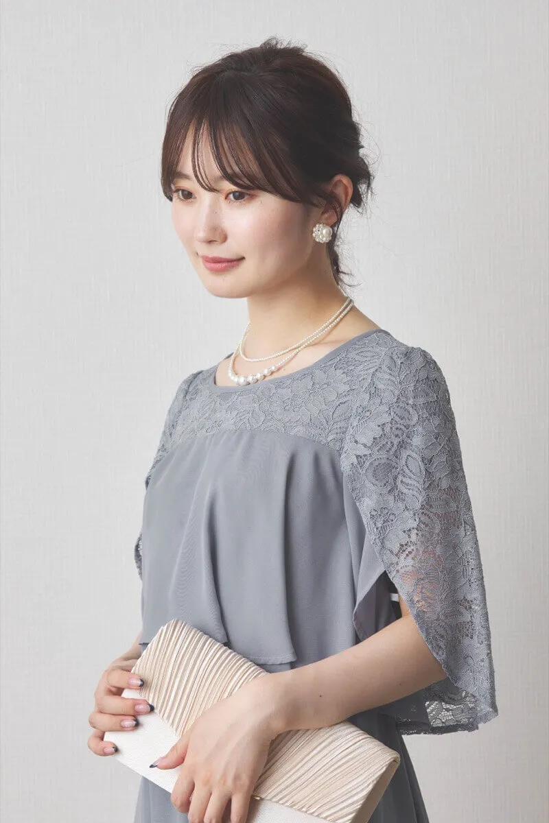 ライトグレーの授乳口付スリットスリーブドレス