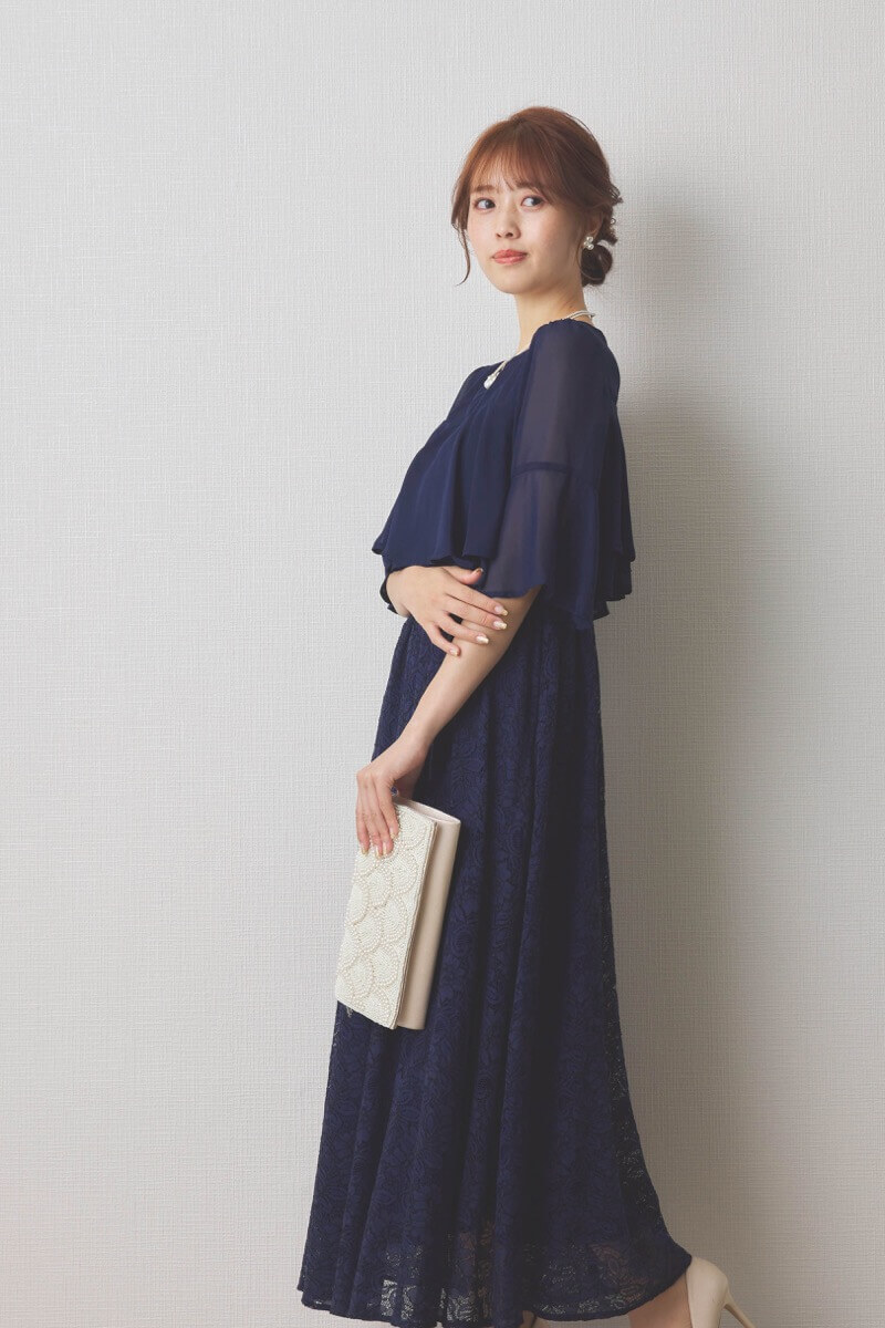 ネイビーの授乳口付きレーススカートドレス