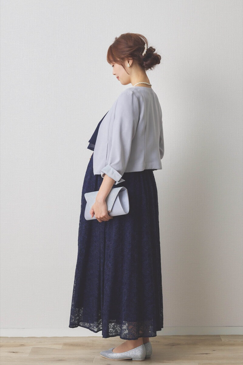 ネイビーの授乳口付きレーススカートドレス