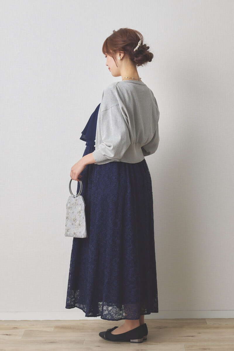 ネイビーの授乳口付きレーススカートドレス