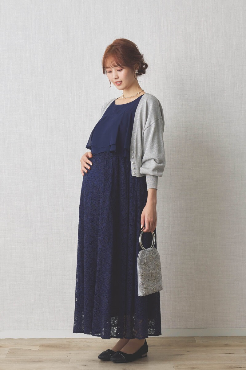 ネイビーの授乳口付きレーススカートドレス