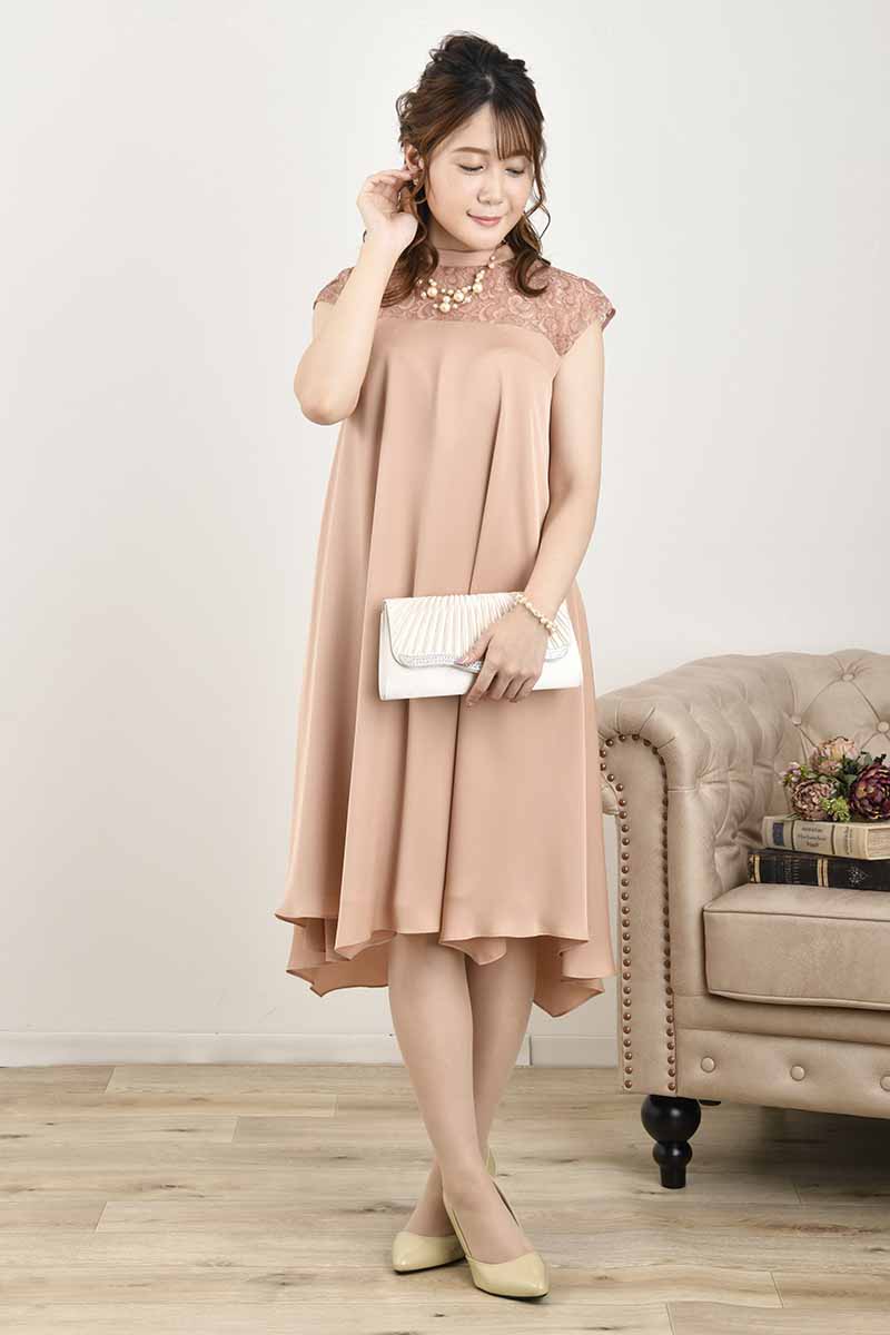 ピンクのデコルテレースAラインドレス