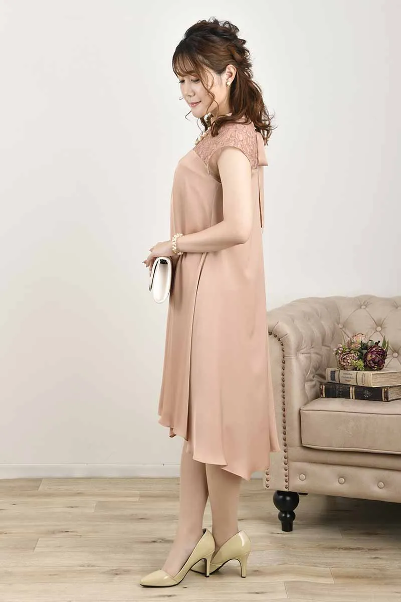 ピンクのデコルテレースAラインドレス