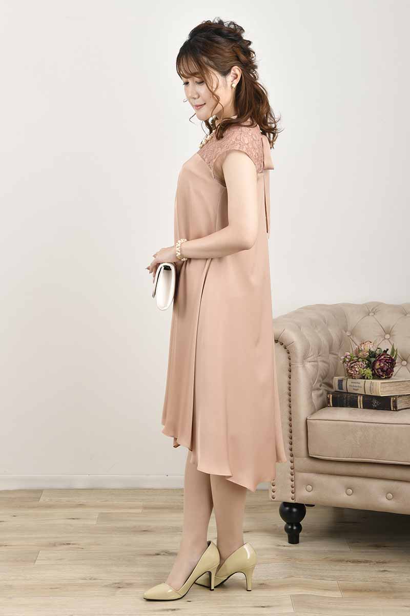 ピンクのデコルテレースAラインドレス