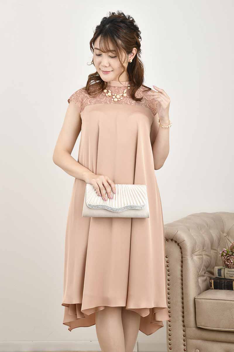 ピンクのデコルテレースAラインドレス