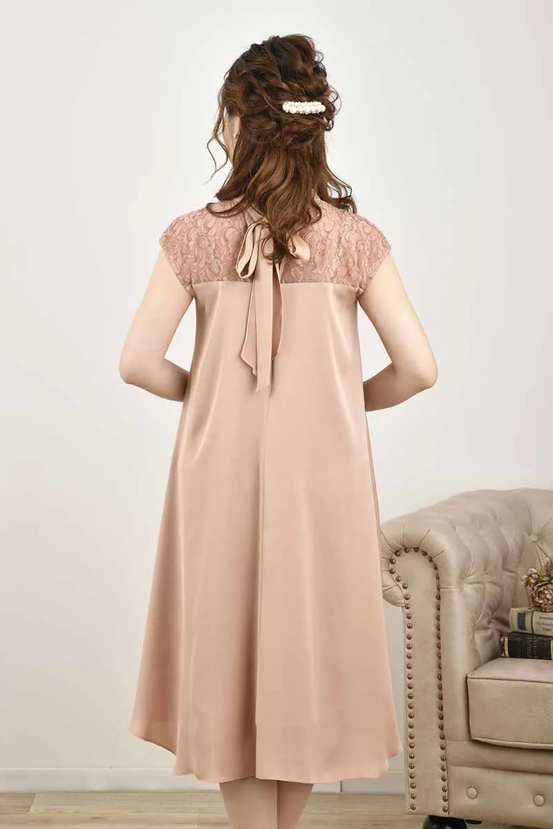 ピンクのデコルテレースAラインドレス