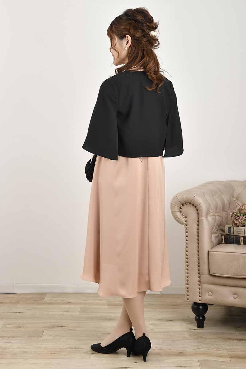 ピンクのデコルテレースAラインドレス