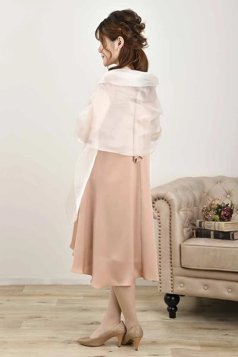 ピンクのデコルテレースAラインドレス