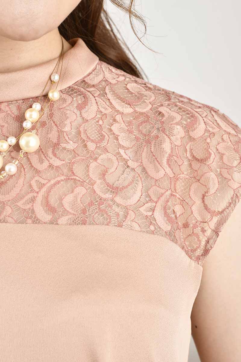 ピンクのデコルテレースAラインドレス