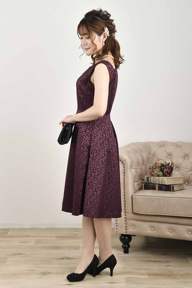 ワインレッドの2wayネックジャガードドレス