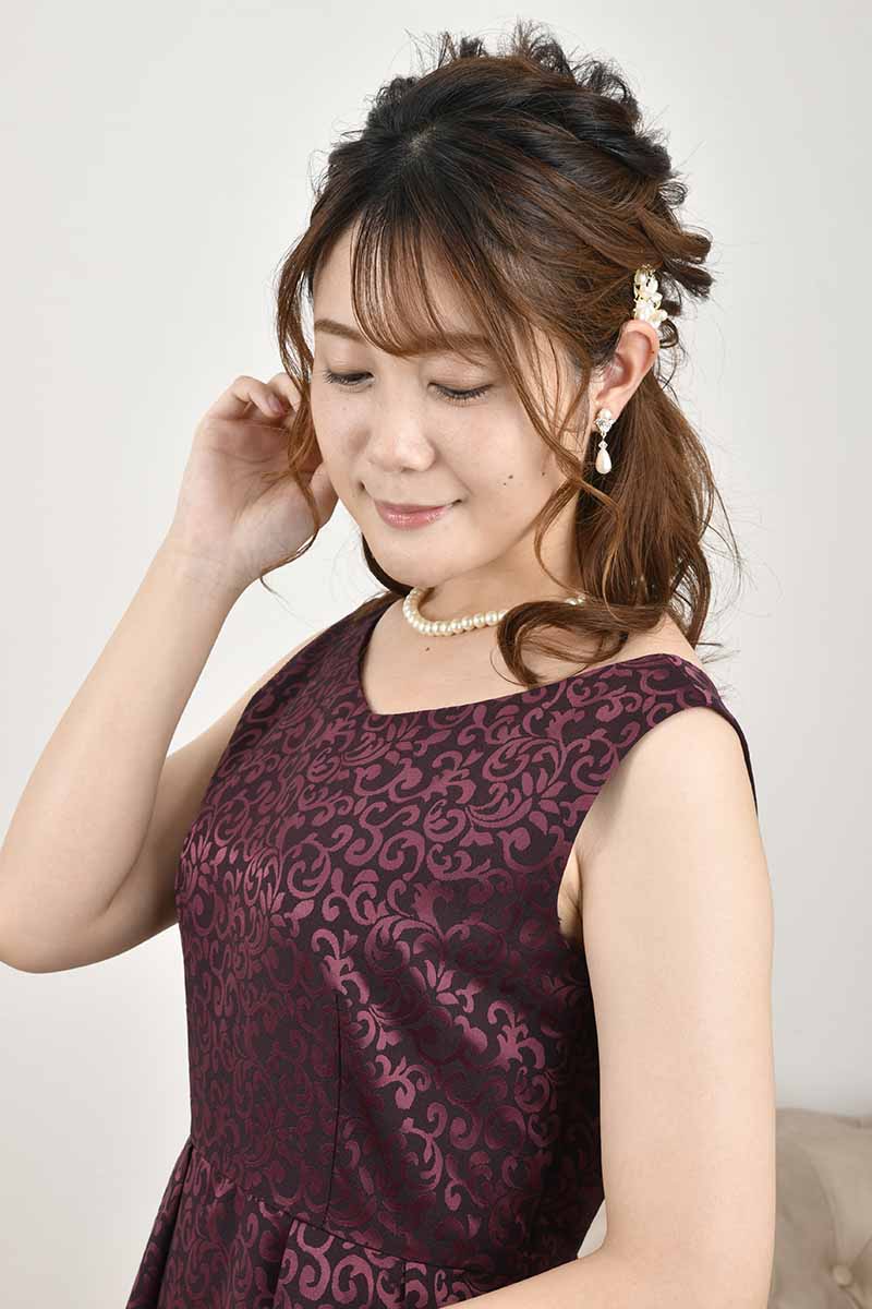 ワインレッドの2wayネックジャガードドレス