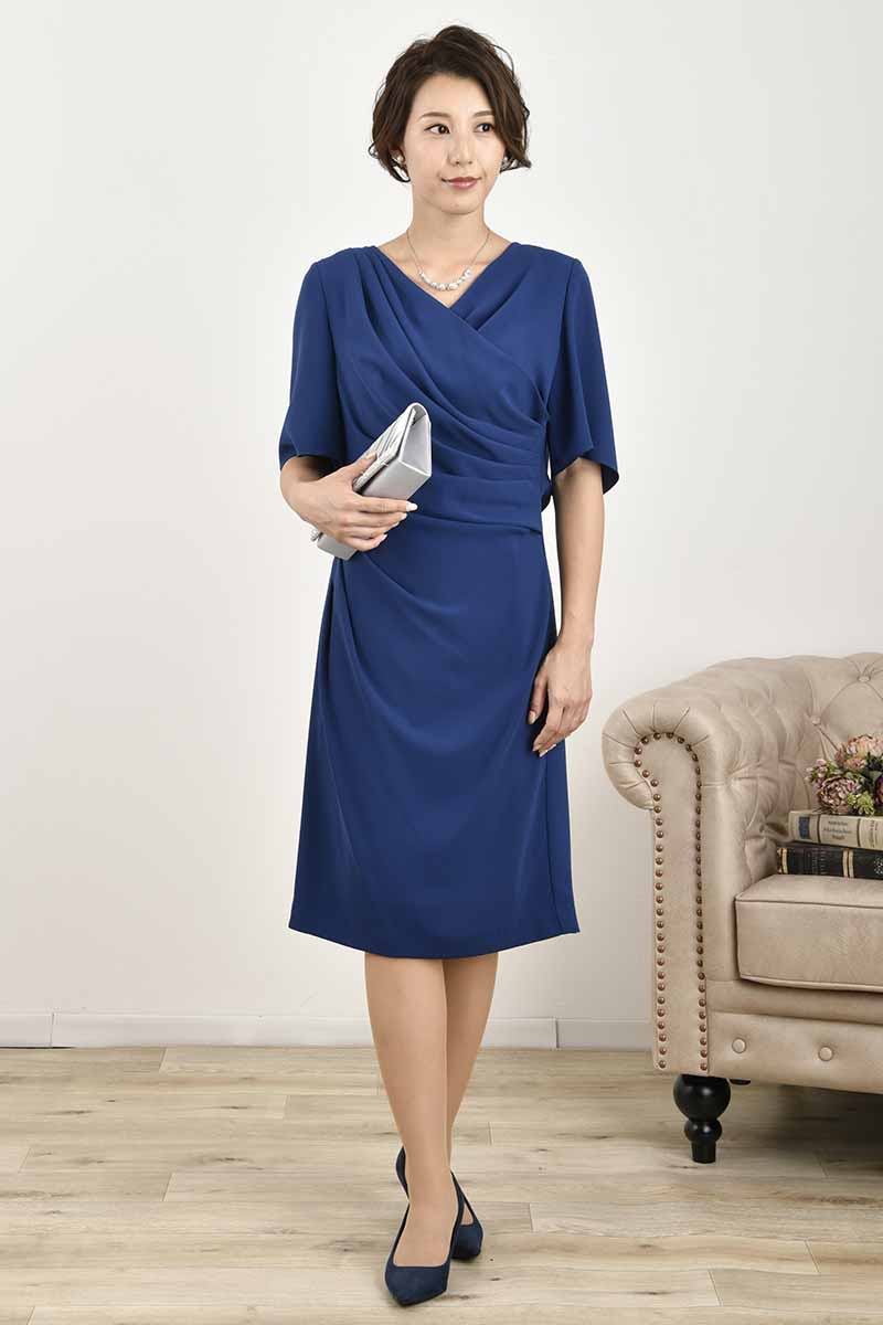 ブルーのゆったりスリーブドレープドレス