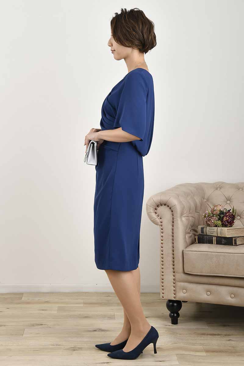 ブルーのゆったりスリーブドレープドレス