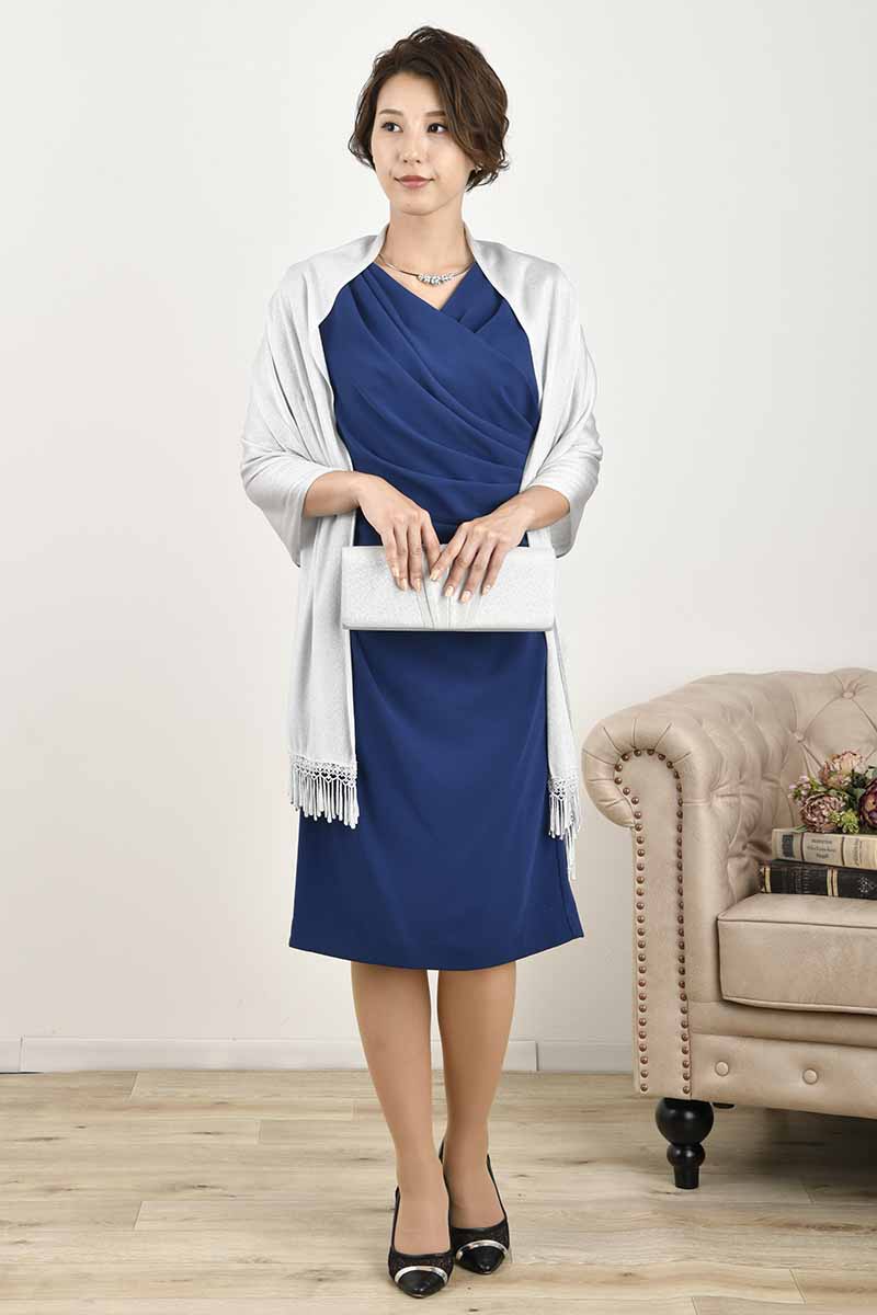 ブルーのゆったりスリーブドレープドレス