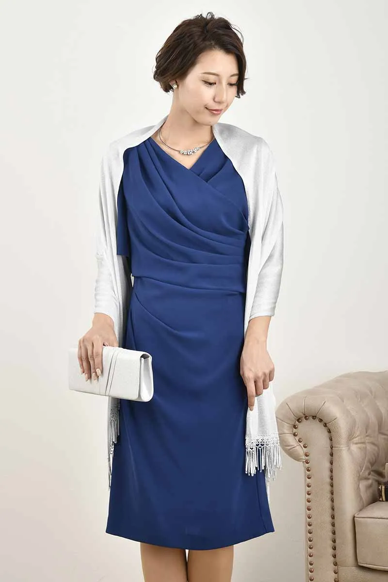 ブルーのゆったりスリーブドレープドレス