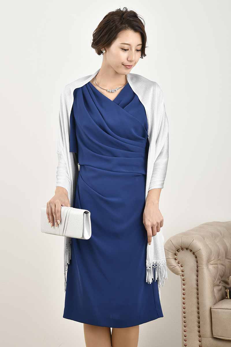 ブルーのゆったりスリーブドレープドレス