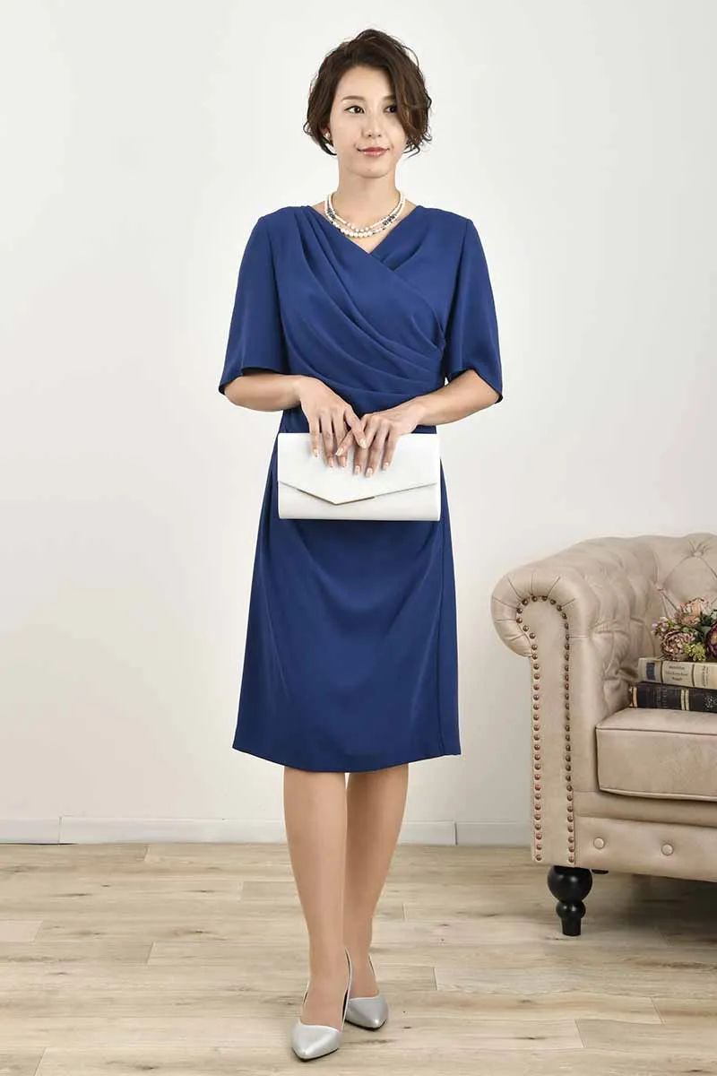 ブルーのゆったりスリーブドレープドレス