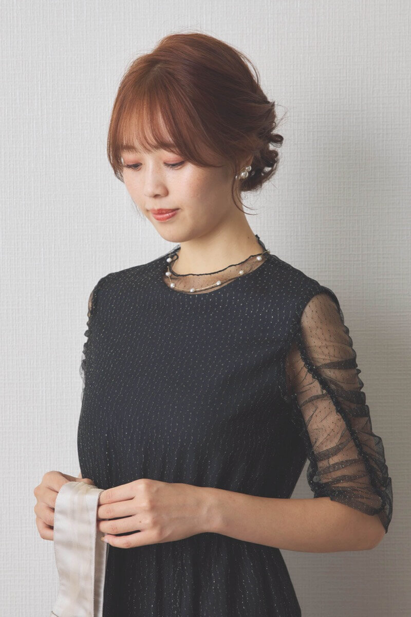 ブラックのシャイニーチュールドレス