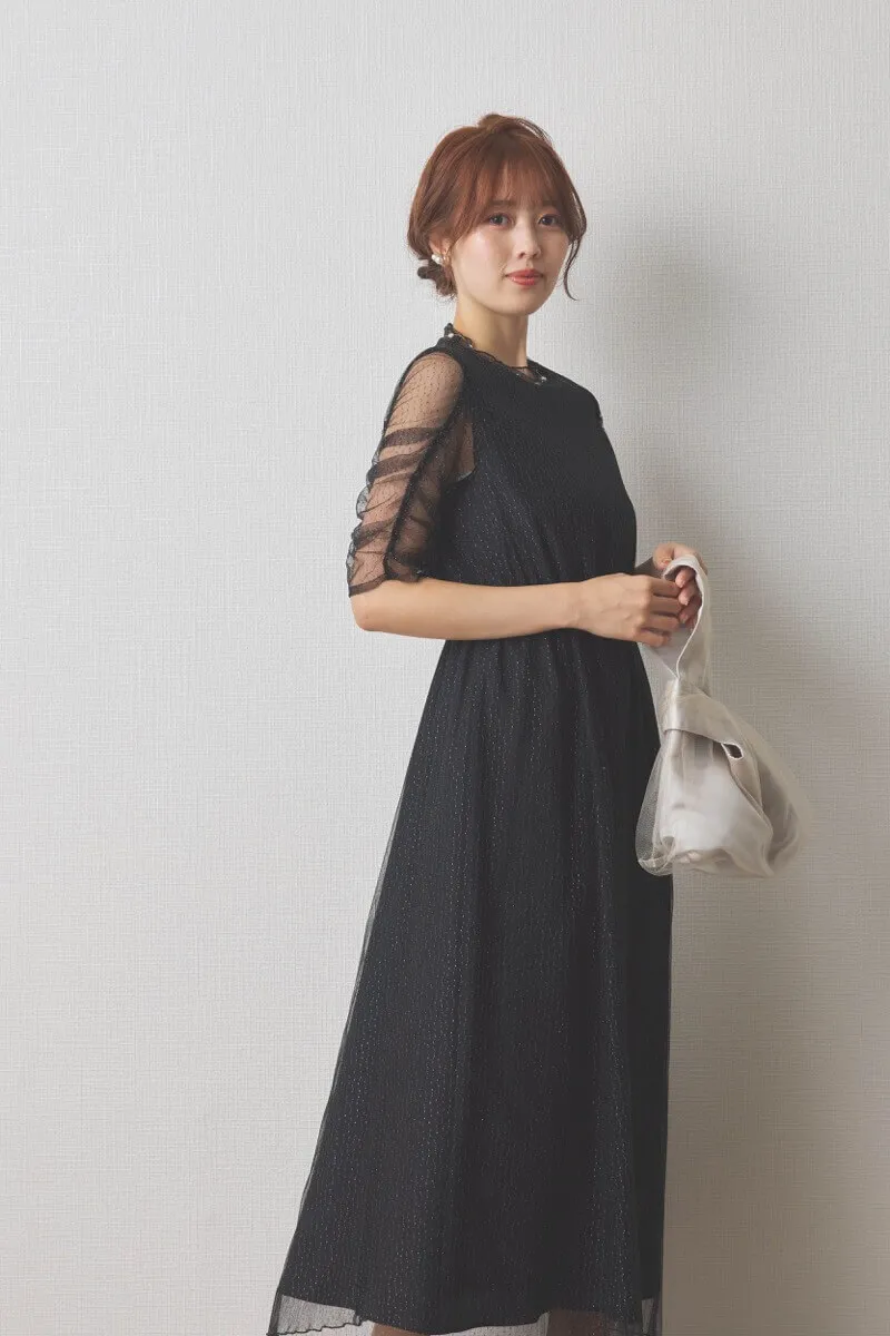 ブラックのシャイニーチュールドレス