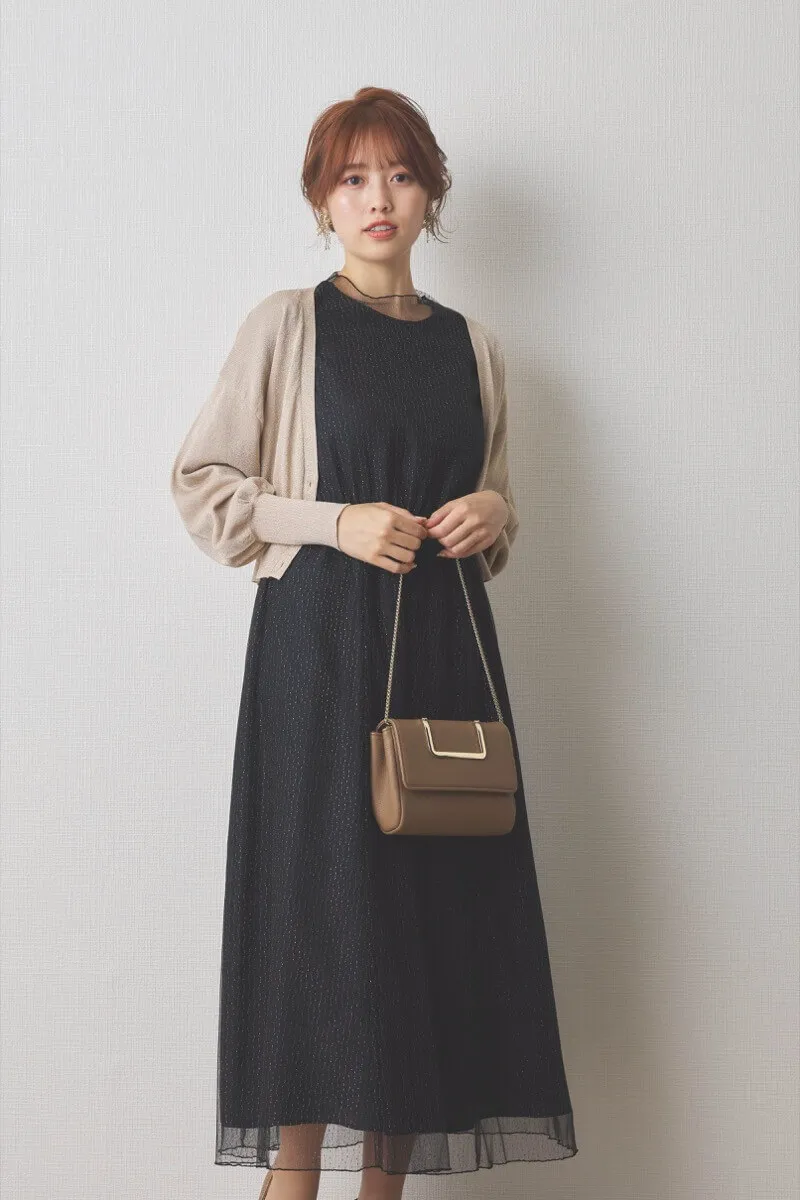 ブラックのシャイニーチュールドレス