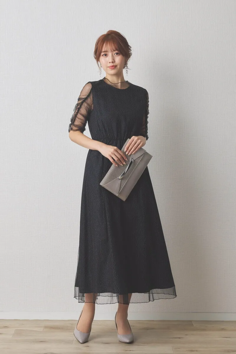 ブラックのシャイニーチュールドレス