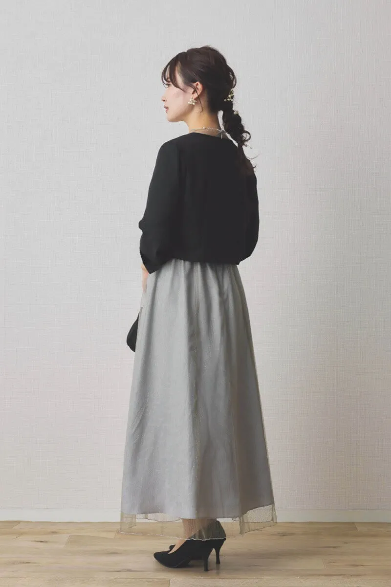 グレーのシャイニーチュールドレス