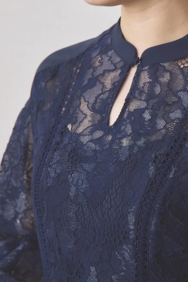 ネイビーのスイッチングレースマーメイドドレス