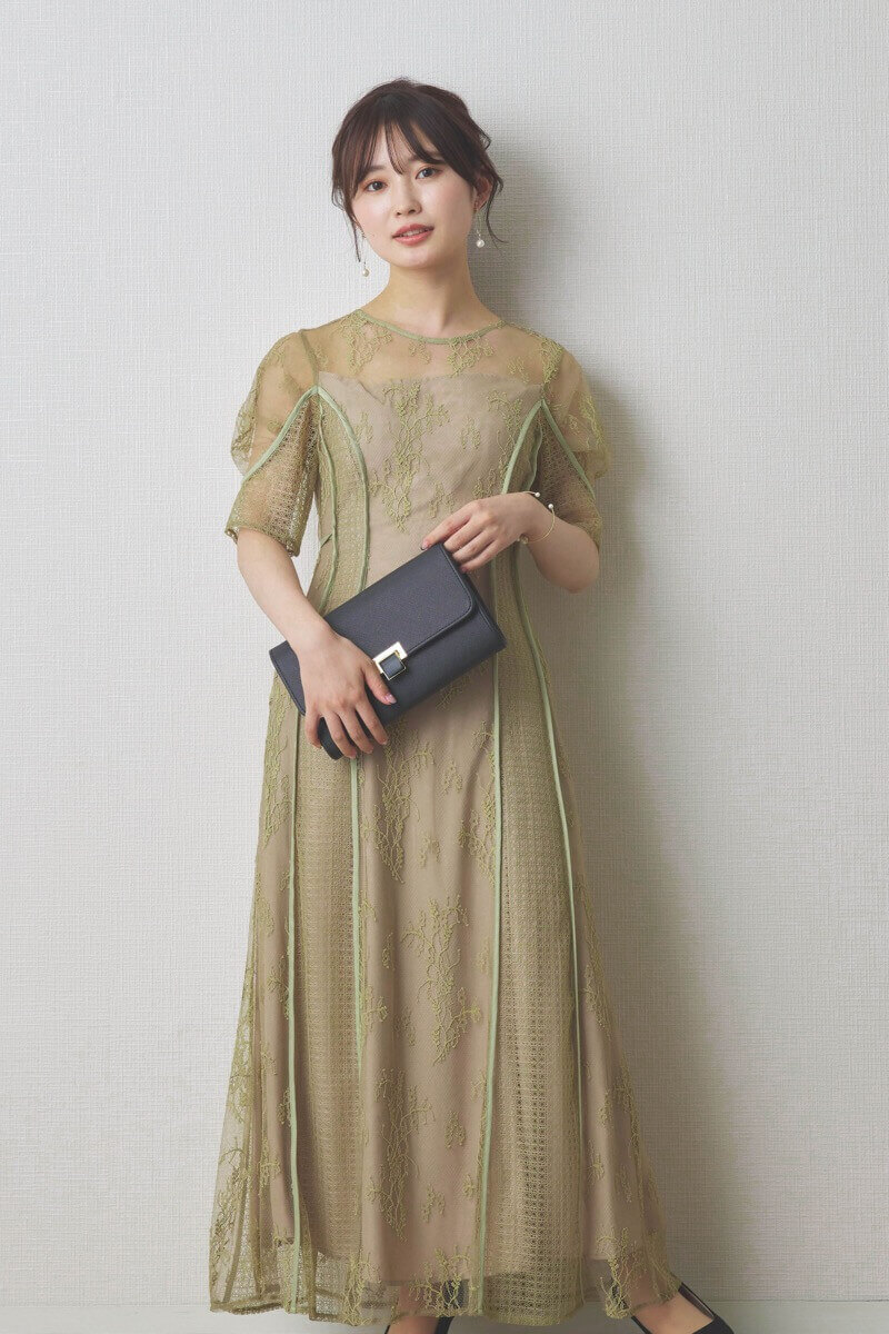 ライトグリーンのパネルレースドレス