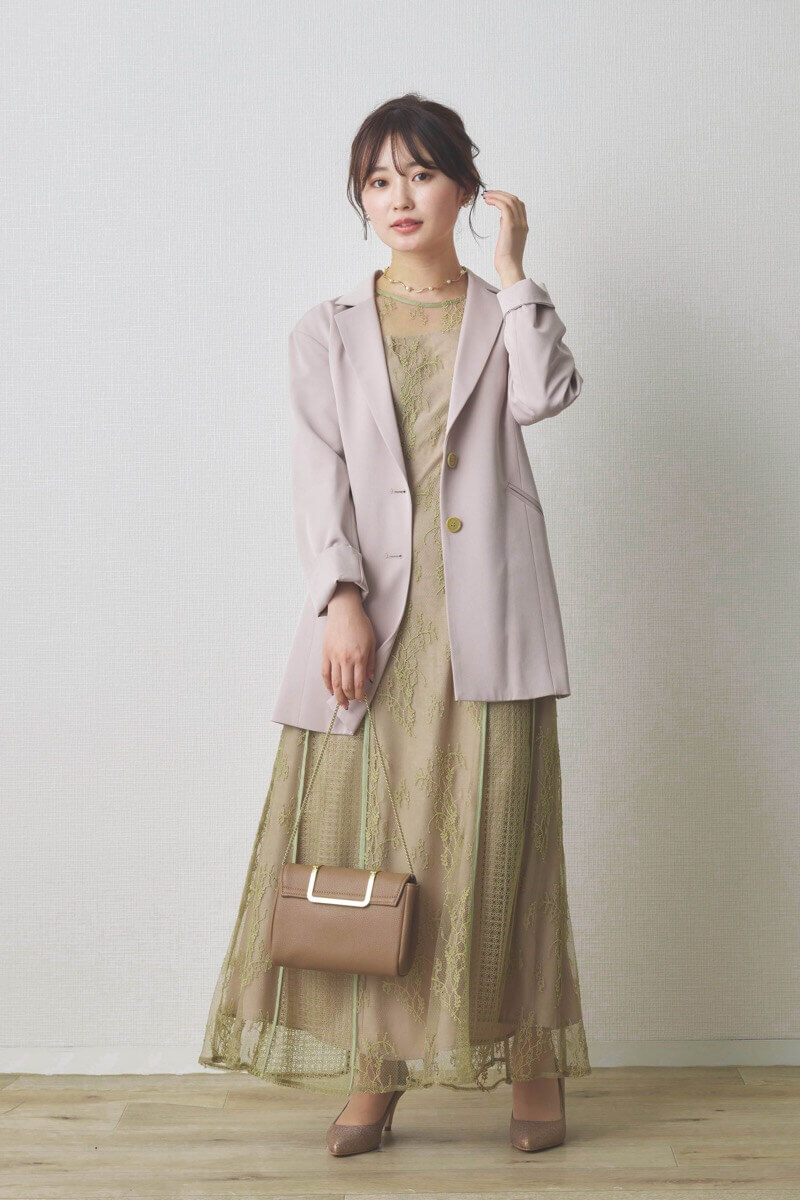 ライトグリーンのパネルレースドレス