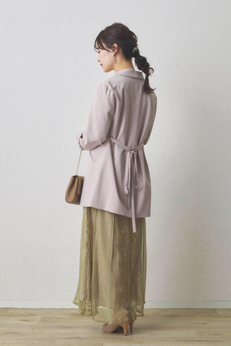 ライトグリーンのパネルレースドレス