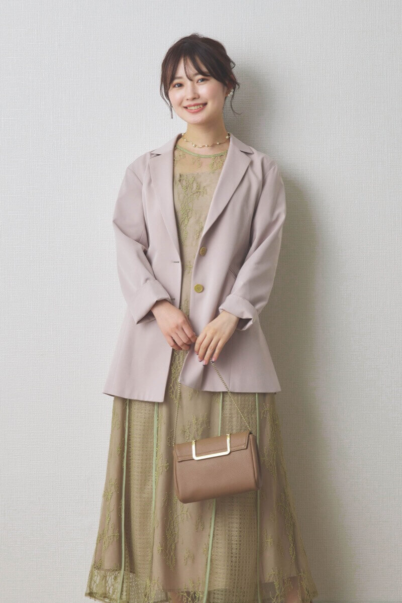 ライトグリーンのパネルレースドレス