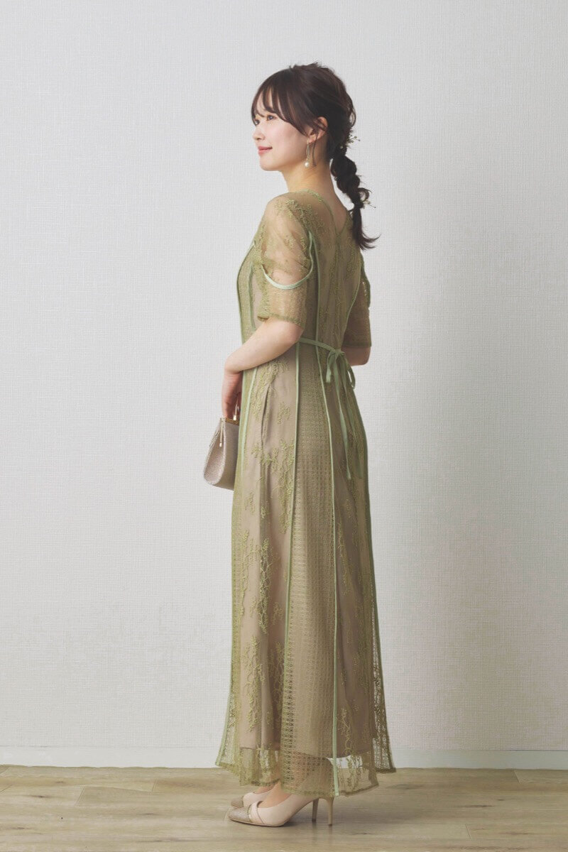 ライトグリーンのパネルレースドレス